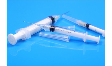 Automatic retractable anti-reuser syringe